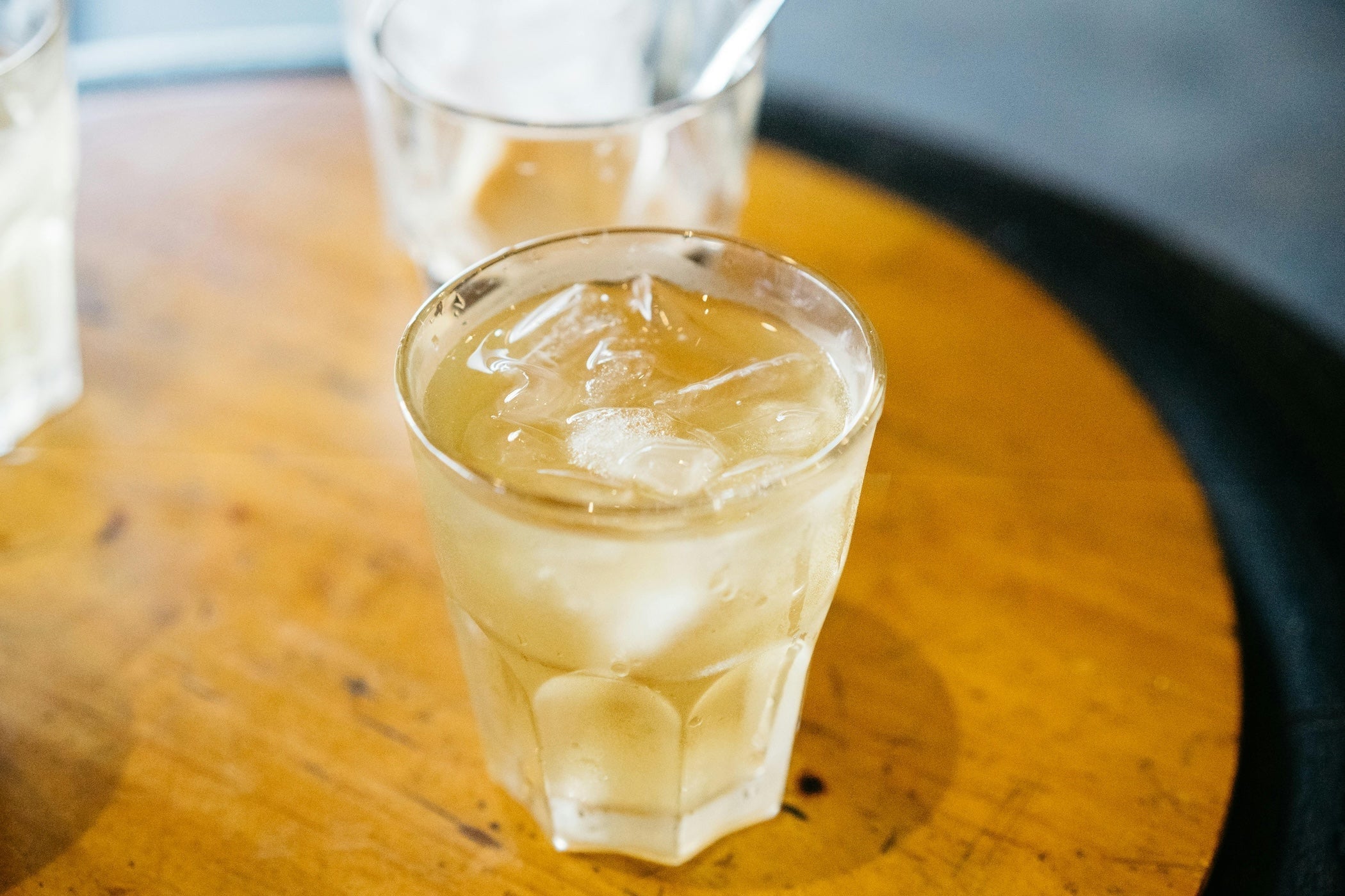 Blog: Why Cold Brewed Tea Is the Upgrade You Didn’t Know You Needed, image of a cold brewed tea in a glass